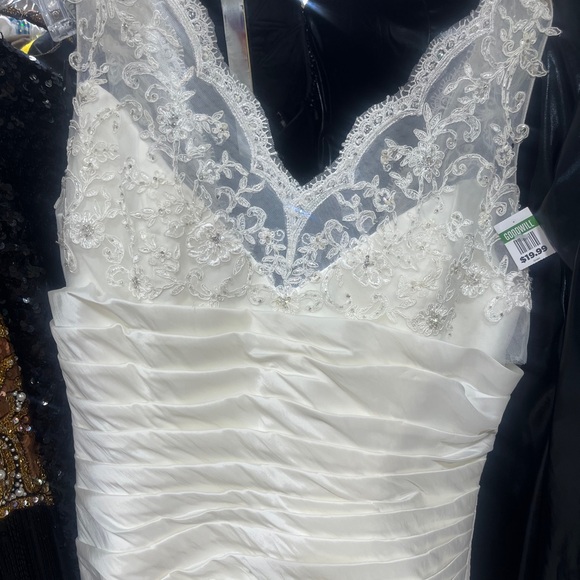 Jasmine Asymmetrical White wedding dress - Picture 3 of 12